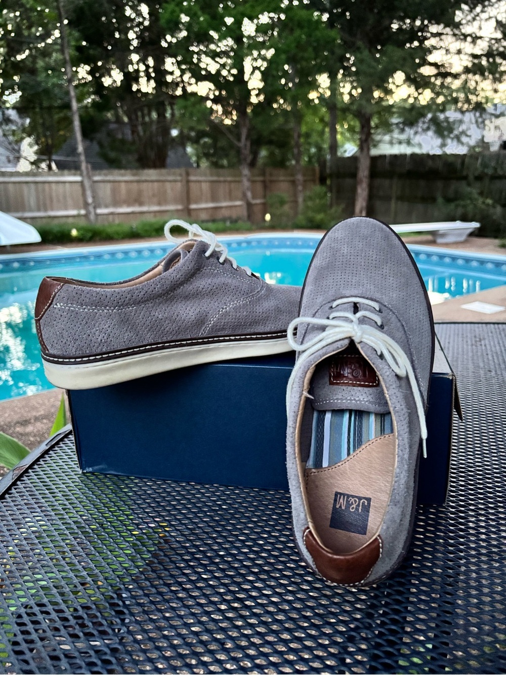 Johnson and Murphy Men's Gray Suede Derby Shoes with Contrast Laces